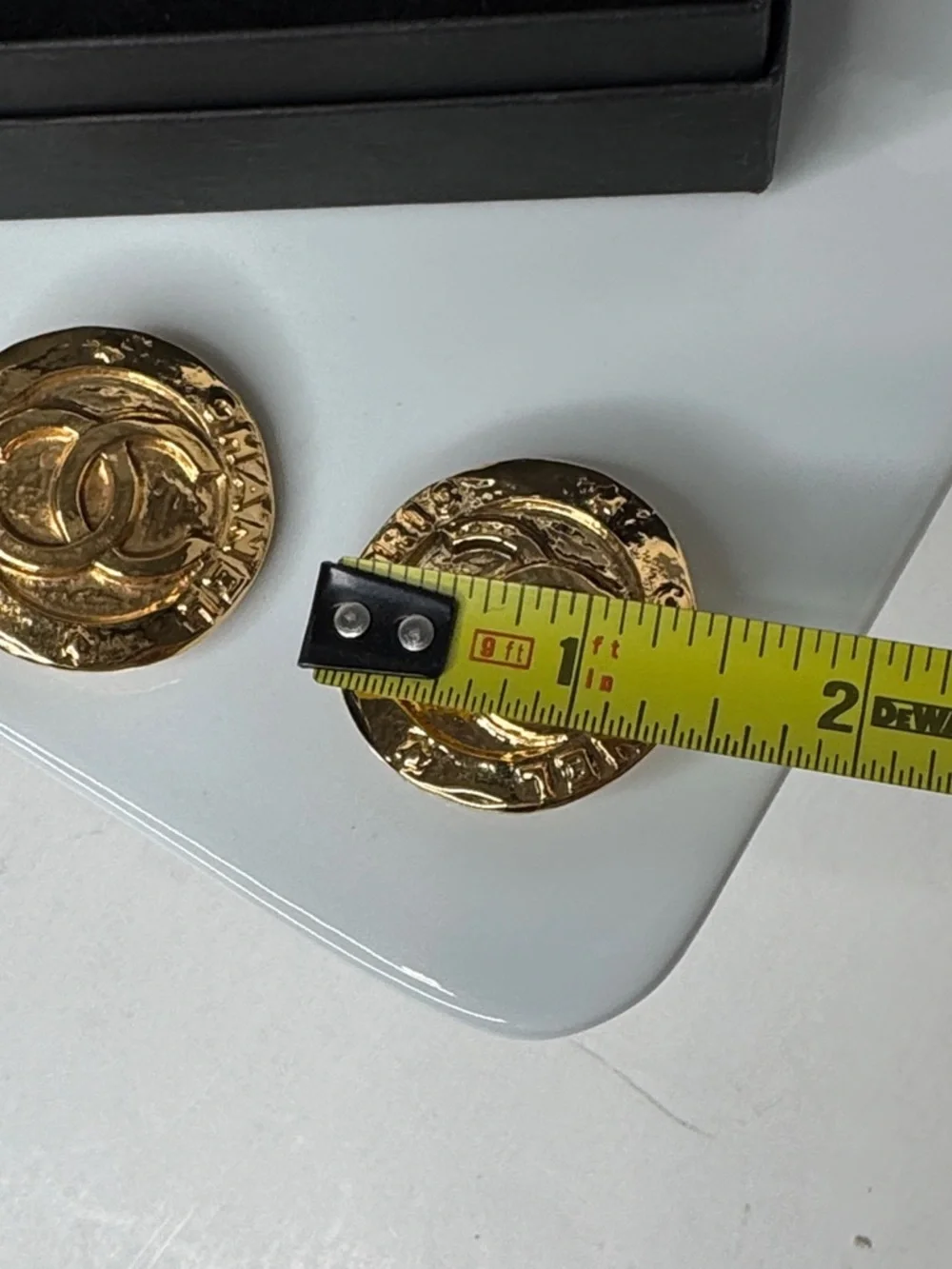 Chanel 1994  CC Logo Clip-On Earrings Gold Tone Round Vintage - Picture 10 of 12